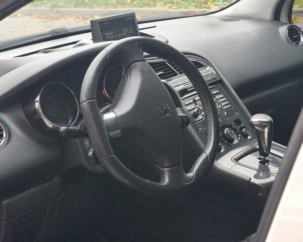 Білий Пежо 5008, об'ємом двигуна 1.6 л та пробігом 248 тис. км за 9700 $, фото 10 на Automoto.ua