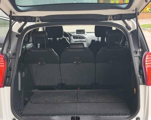 Білий Пежо 5008, об'ємом двигуна 1.6 л та пробігом 248 тис. км за 9700 $, фото 15 на Automoto.ua