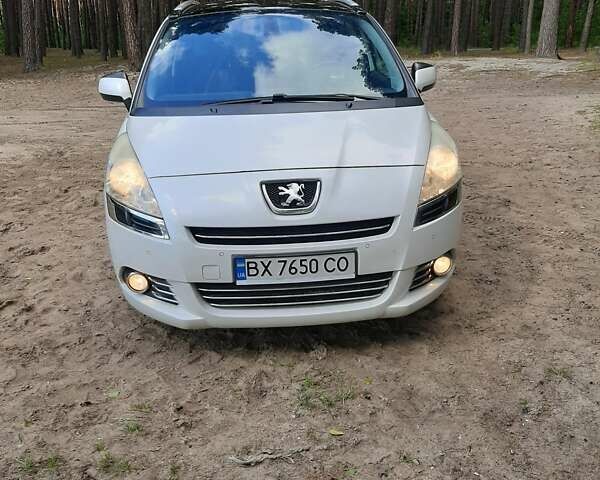 Белый Пежо 5008, объемом двигателя 2 л и пробегом 212 тыс. км за 8500 $, фото 4 на Automoto.ua