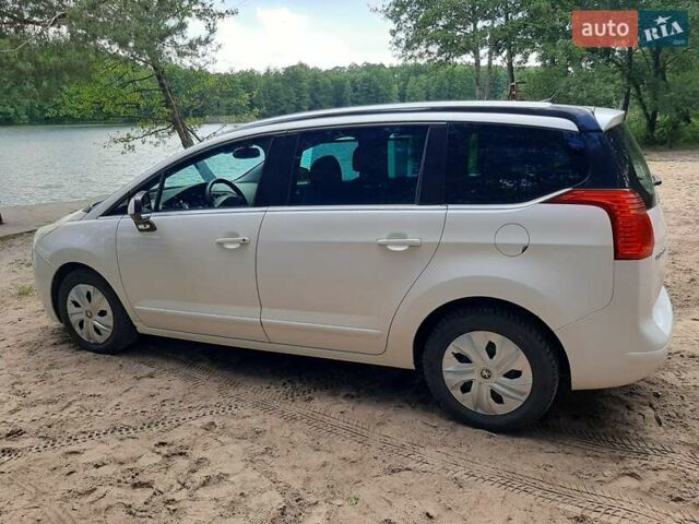 Белый Пежо 5008, объемом двигателя 2 л и пробегом 212 тыс. км за 8500 $, фото 7 на Automoto.ua