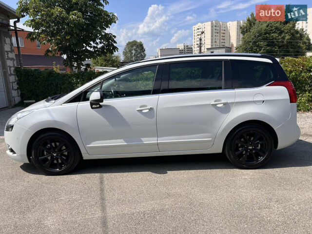 Белый Пежо 5008, объемом двигателя 2 л и пробегом 295 тыс. км за 11800 $, фото 4 на Automoto.ua