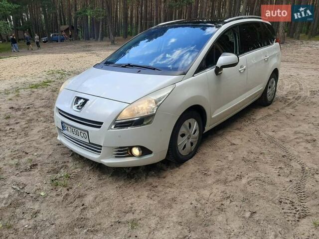 Белый Пежо 5008, объемом двигателя 2 л и пробегом 212 тыс. км за 8500 $, фото 5 на Automoto.ua