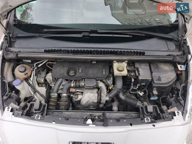 Білий Пежо 5008, об'ємом двигуна 1.6 л та пробігом 248 тис. км за 9700 $, фото 21 на Automoto.ua