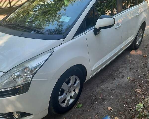 Белый Пежо 5008, объемом двигателя 1.6 л и пробегом 302 тыс. км за 7199 $, фото 14 на Automoto.ua