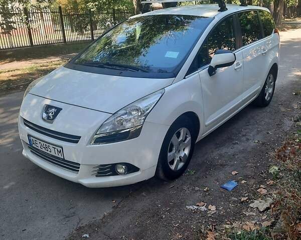 Белый Пежо 5008, объемом двигателя 1.6 л и пробегом 302 тыс. км за 7199 $, фото 1 на Automoto.ua