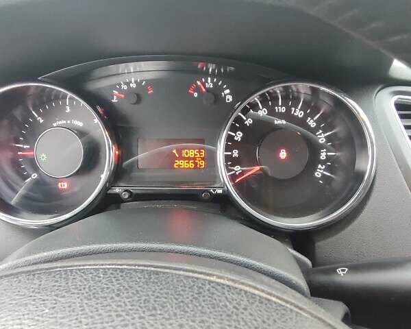 Белый Пежо 5008, объемом двигателя 1.56 л и пробегом 296 тыс. км за 6800 $, фото 4 на Automoto.ua
