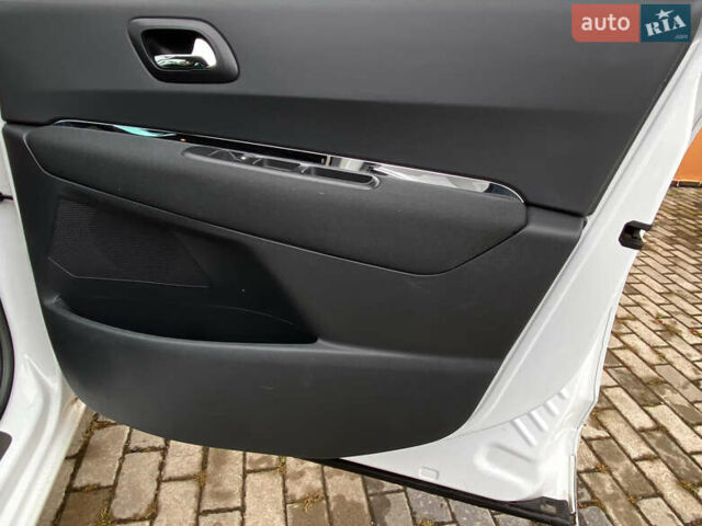 Білий Пежо 5008, об'ємом двигуна 2 л та пробігом 221 тис. км за 9900 $, фото 22 на Automoto.ua