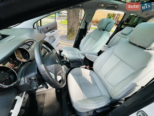 Білий Пежо 5008, об'ємом двигуна 2 л та пробігом 269 тис. км за 9999 $, фото 55 на Automoto.ua