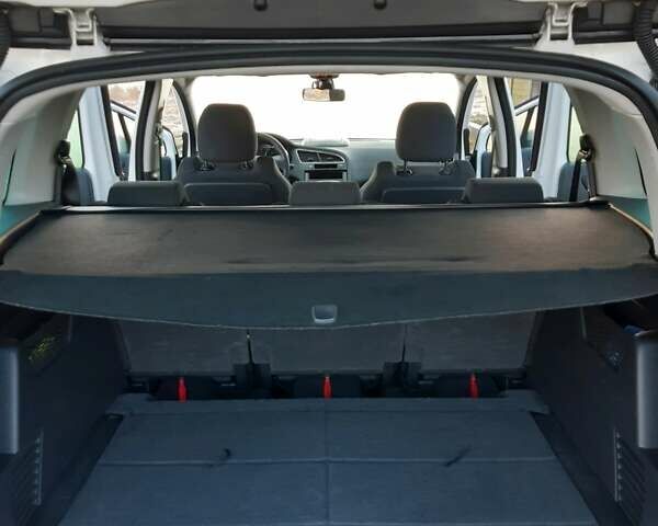 Белый Пежо 5008, объемом двигателя 1.6 л и пробегом 240 тыс. км за 9300 $, фото 26 на Automoto.ua