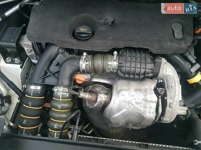 Белый Пежо 5008, объемом двигателя 1.6 л и пробегом 240 тыс. км за 9300 $, фото 12 на Automoto.ua