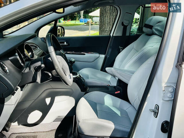 Білий Пежо 5008, об'ємом двигуна 2 л та пробігом 269 тис. км за 9999 $, фото 30 на Automoto.ua