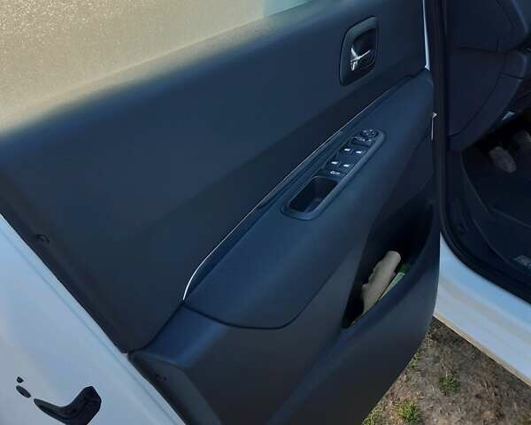 Белый Пежо 5008, объемом двигателя 1.6 л и пробегом 240 тыс. км за 9300 $, фото 21 на Automoto.ua