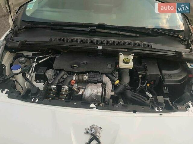 Белый Пежо 5008, объемом двигателя 1.6 л и пробегом 240 тыс. км за 9300 $, фото 13 на Automoto.ua