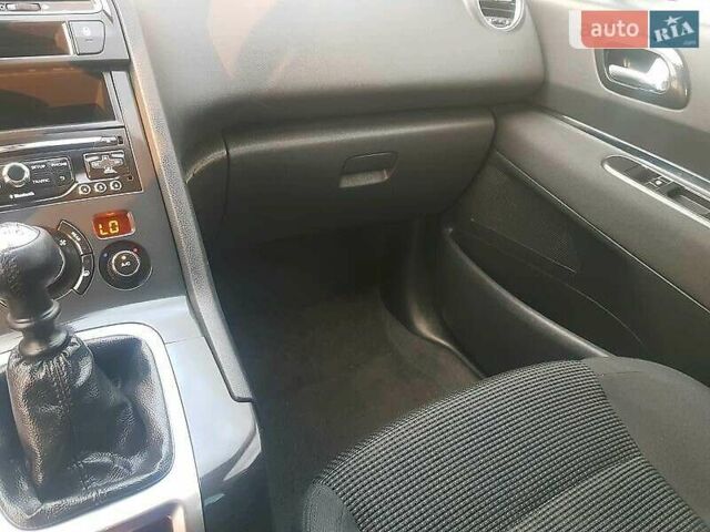 Белый Пежо 5008, объемом двигателя 1.6 л и пробегом 240 тыс. км за 9300 $, фото 2 на Automoto.ua