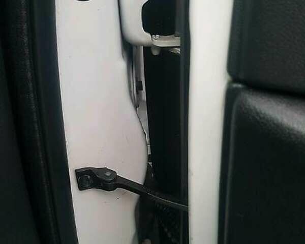 Белый Пежо 5008, объемом двигателя 1.6 л и пробегом 240 тыс. км за 9300 $, фото 15 на Automoto.ua