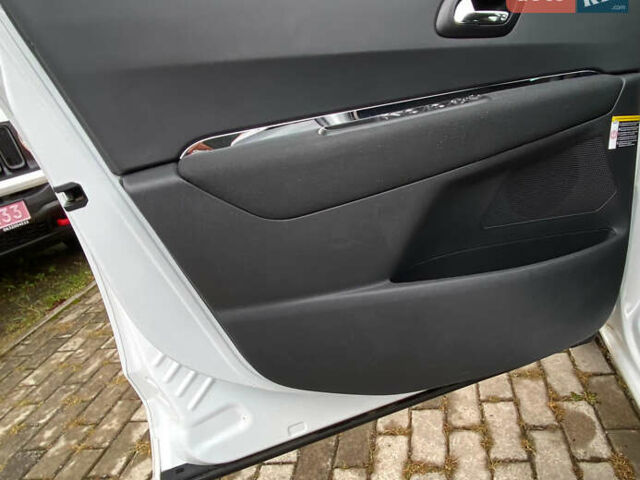 Білий Пежо 5008, об'ємом двигуна 2 л та пробігом 221 тис. км за 9900 $, фото 25 на Automoto.ua