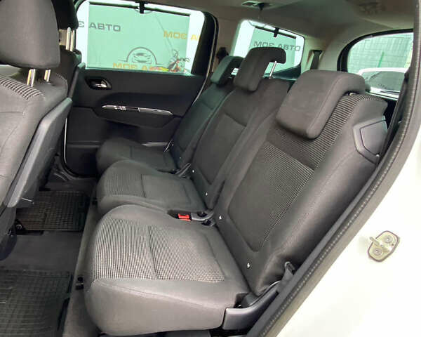 Білий Пежо 5008, об'ємом двигуна 2 л та пробігом 221 тис. км за 9900 $, фото 19 на Automoto.ua