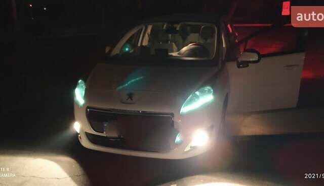 Белый Пежо 5008, объемом двигателя 1.6 л и пробегом 190 тыс. км за 12200 $, фото 4 на Automoto.ua