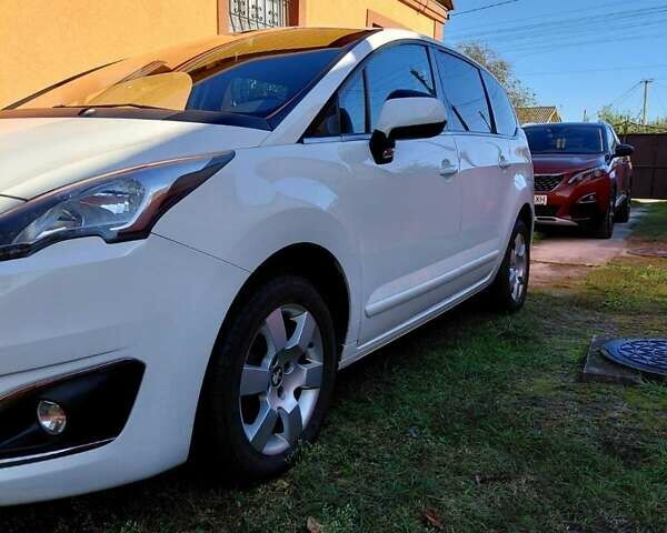 Белый Пежо 5008, объемом двигателя 1.6 л и пробегом 138 тыс. км за 9500 $, фото 1 на Automoto.ua