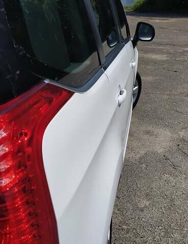 Белый Пежо 5008, объемом двигателя 1.6 л и пробегом 190 тыс. км за 12200 $, фото 13 на Automoto.ua