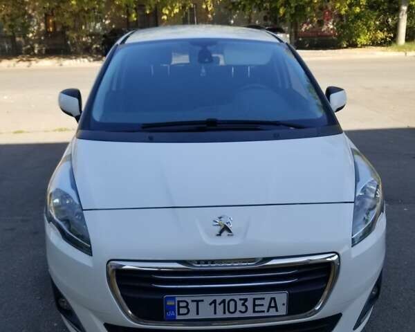 Белый Пежо 5008, объемом двигателя 1.6 л и пробегом 210 тыс. км за 9400 $, фото 4 на Automoto.ua