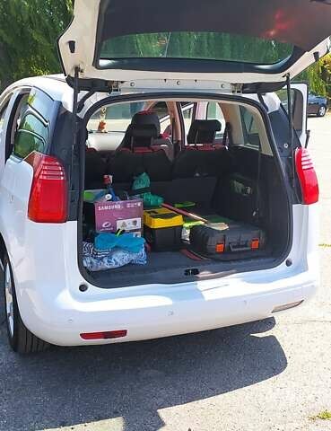 Белый Пежо 5008, объемом двигателя 1.6 л и пробегом 190 тыс. км за 12200 $, фото 18 на Automoto.ua