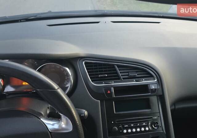 Белый Пежо 5008, объемом двигателя 1.56 л и пробегом 183 тыс. км за 10000 $, фото 8 на Automoto.ua