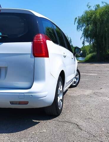 Белый Пежо 5008, объемом двигателя 1.6 л и пробегом 190 тыс. км за 12200 $, фото 23 на Automoto.ua