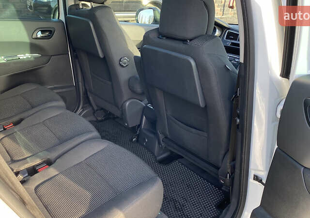 Білий Пежо 5008, об'ємом двигуна 1.56 л та пробігом 173 тис. км за 14500 $, фото 12 на Automoto.ua