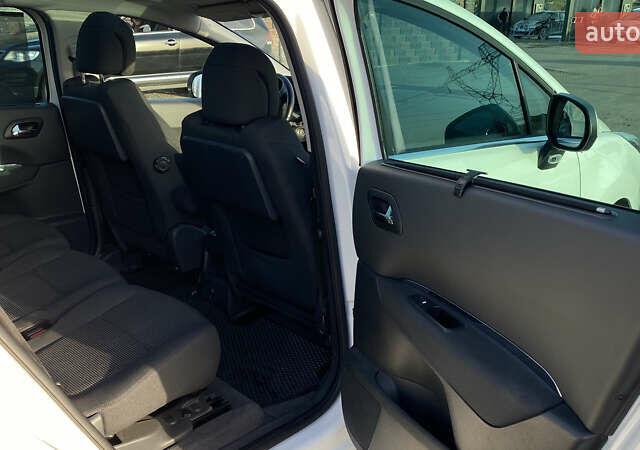 Білий Пежо 5008, об'ємом двигуна 1.56 л та пробігом 173 тис. км за 14500 $, фото 7 на Automoto.ua