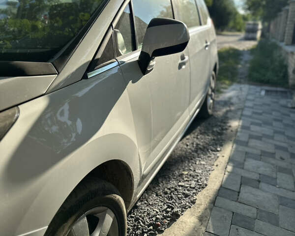 Белый Пежо 5008, объемом двигателя 1.6 л и пробегом 196 тыс. км за 10000 $, фото 2 на Automoto.ua