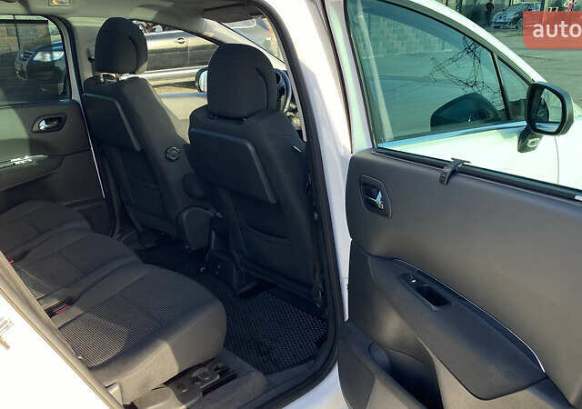 Білий Пежо 5008, об'ємом двигуна 1.56 л та пробігом 173 тис. км за 14500 $, фото 6 на Automoto.ua