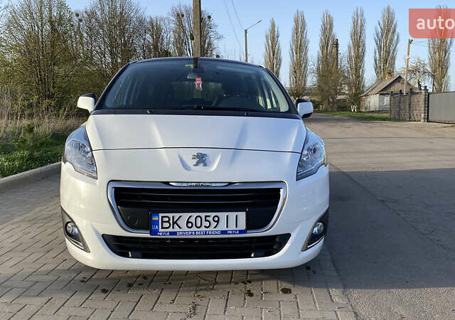 Білий Пежо 5008, об'ємом двигуна 1.56 л та пробігом 173 тис. км за 14500 $, фото 1 на Automoto.ua
