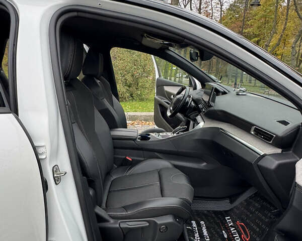 Белый Пежо 5008, объемом двигателя 2 л и пробегом 39 тыс. км за 33999 $, фото 78 на Automoto.ua