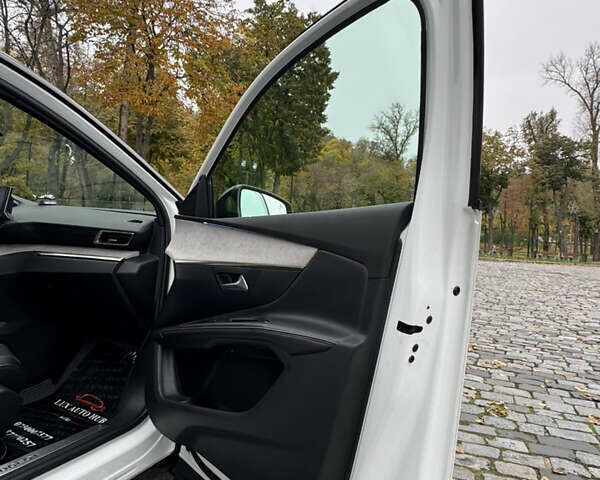 Белый Пежо 5008, объемом двигателя 2 л и пробегом 39 тыс. км за 33999 $, фото 83 на Automoto.ua