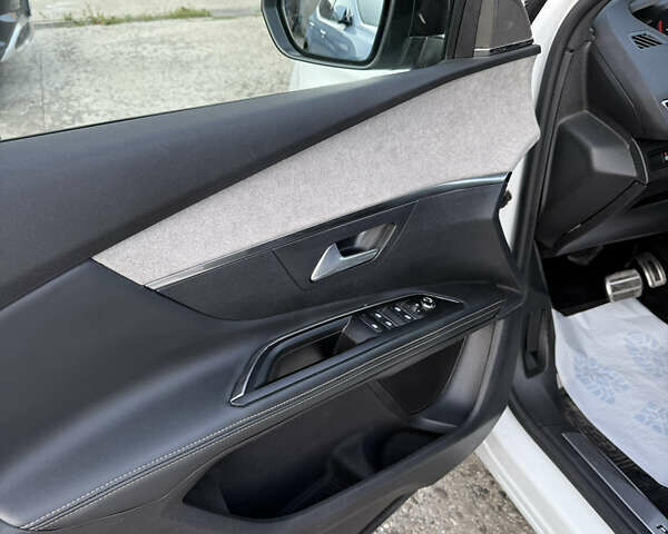 Білий Пежо 5008, об'ємом двигуна 2 л та пробігом 113 тис. км за 28999 $, фото 14 на Automoto.ua