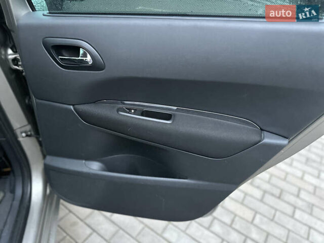 Бежевый Пежо 5008, объемом двигателя 1.6 л и пробегом 236 тыс. км за 8300 $, фото 30 на Automoto.ua