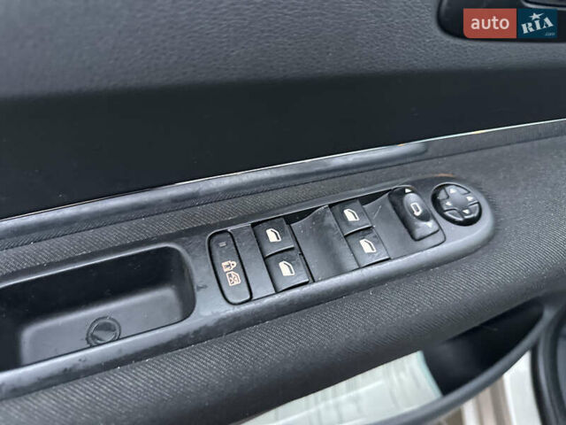 Бежевый Пежо 5008, объемом двигателя 1.6 л и пробегом 236 тыс. км за 8300 $, фото 47 на Automoto.ua