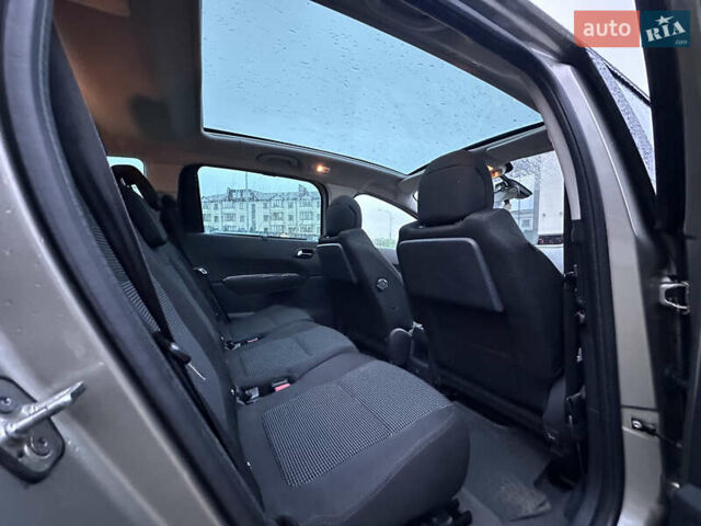 Бежевый Пежо 5008, объемом двигателя 1.6 л и пробегом 236 тыс. км за 8300 $, фото 32 на Automoto.ua