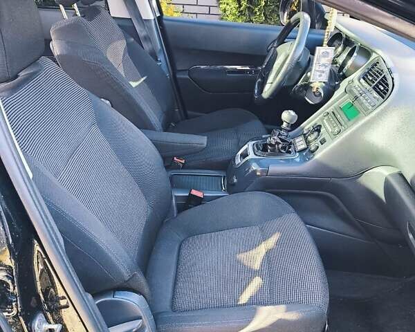 Чорний Пежо 5008, об'ємом двигуна 1.6 л та пробігом 245 тис. км за 7650 $, фото 7 на Automoto.ua