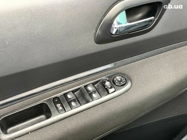 Чорний Пежо 5008, об'ємом двигуна 1.6 л та пробігом 177 тис. км за 8190 $, фото 22 на Automoto.ua