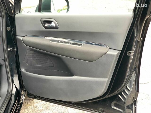 Чорний Пежо 5008, об'ємом двигуна 1.6 л та пробігом 177 тис. км за 8190 $, фото 18 на Automoto.ua