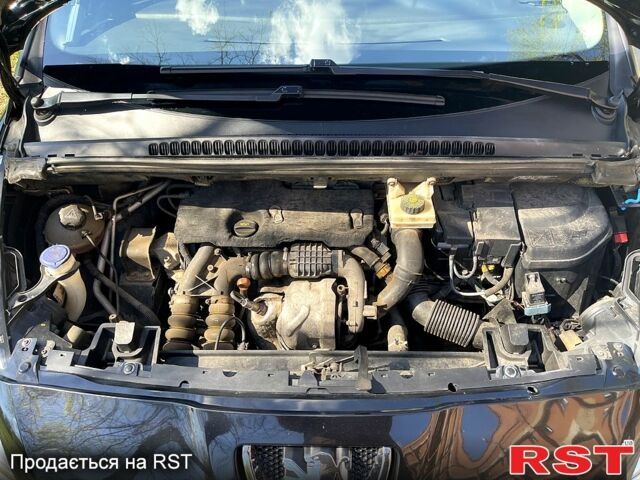 Черный Пежо 5008, объемом двигателя 1.6 л и пробегом 287 тыс. км за 8200 $, фото 8 на Automoto.ua