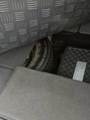 Черный Пежо 5008, объемом двигателя 1.56 л и пробегом 304 тыс. км за 8400 $, фото 27 на Automoto.ua