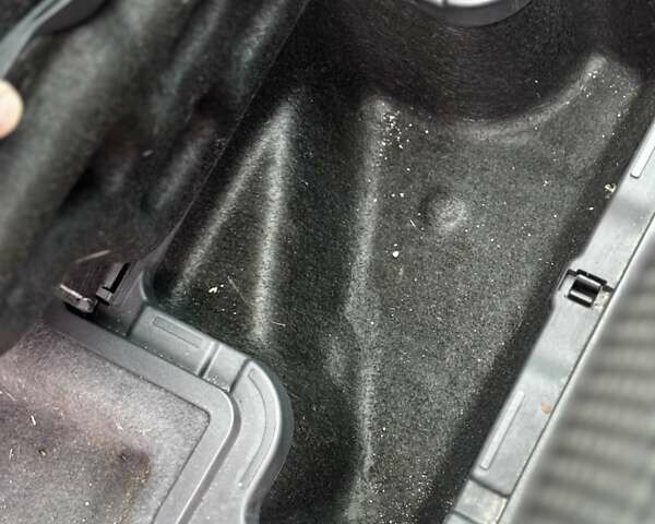 Чорний Пежо 5008, об'ємом двигуна 1.6 л та пробігом 200 тис. км за 4999 $, фото 59 на Automoto.ua