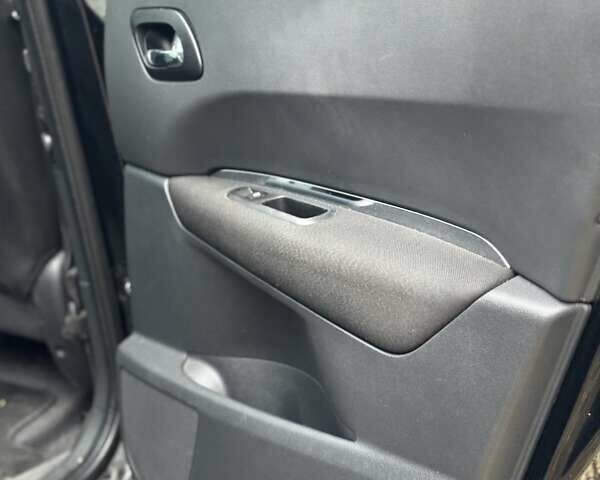 Чорний Пежо 5008, об'ємом двигуна 1.6 л та пробігом 200 тис. км за 4999 $, фото 80 на Automoto.ua