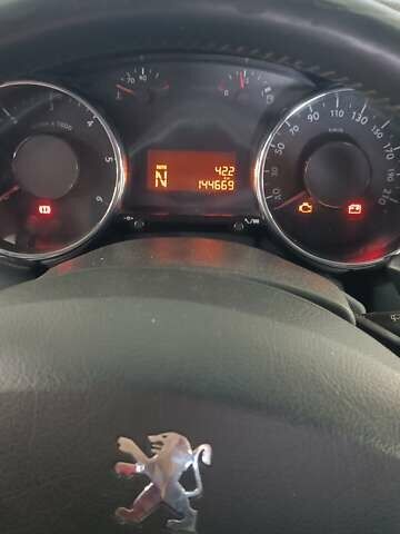 Чорний Пежо 5008, об'ємом двигуна 1.6 л та пробігом 165 тис. км за 8000 $, фото 2 на Automoto.ua