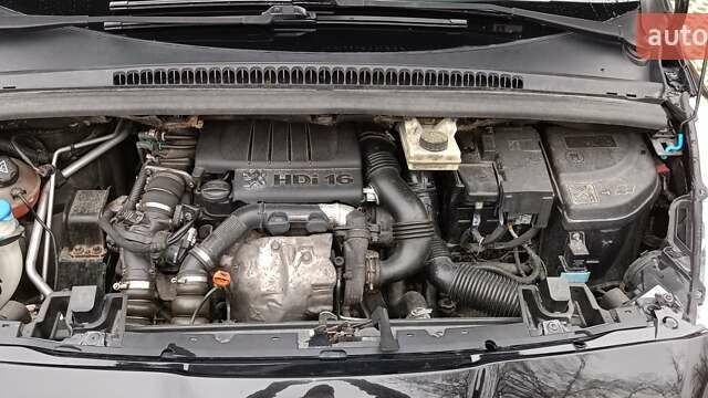 Черный Пежо 5008, объемом двигателя 1.56 л и пробегом 304 тыс. км за 8400 $, фото 28 на Automoto.ua