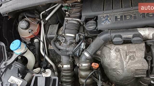 Черный Пежо 5008, объемом двигателя 1.56 л и пробегом 304 тыс. км за 8400 $, фото 31 на Automoto.ua