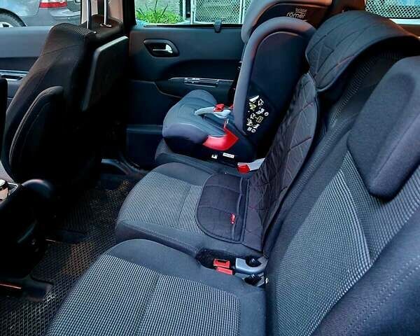 Пежо 5008 2010 у Хмельницькому на Automoto.ua Чорний Пежо 5008, об'ємом двигуна 1.6 л та пробігом 186 тис. км за 7000 $, фото 17 на Automoto.ua